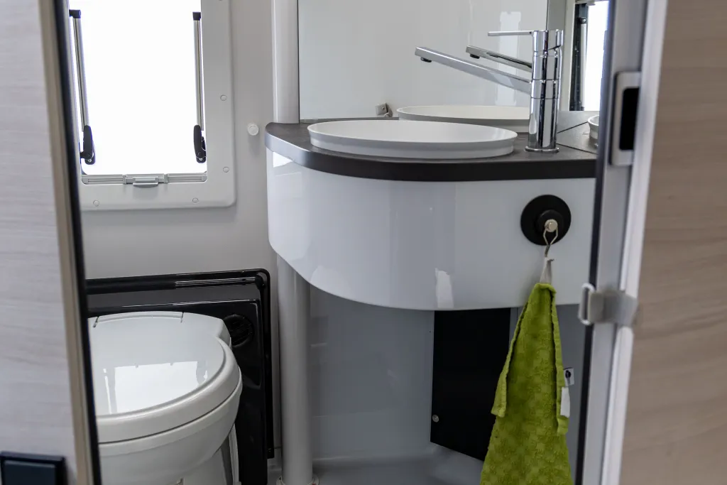 Bild 8: Wohnmobil für  Personen in Marktbergel mieten