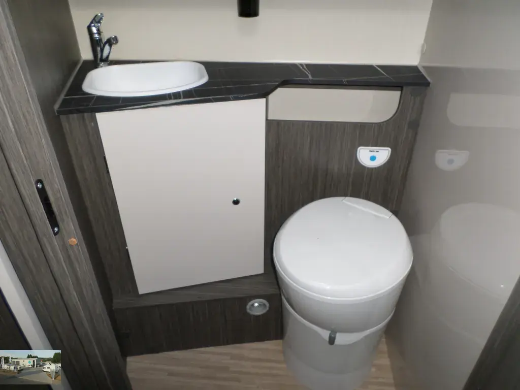 Bild 32: Wohnmobil für 4 Personen in Blomberg mieten