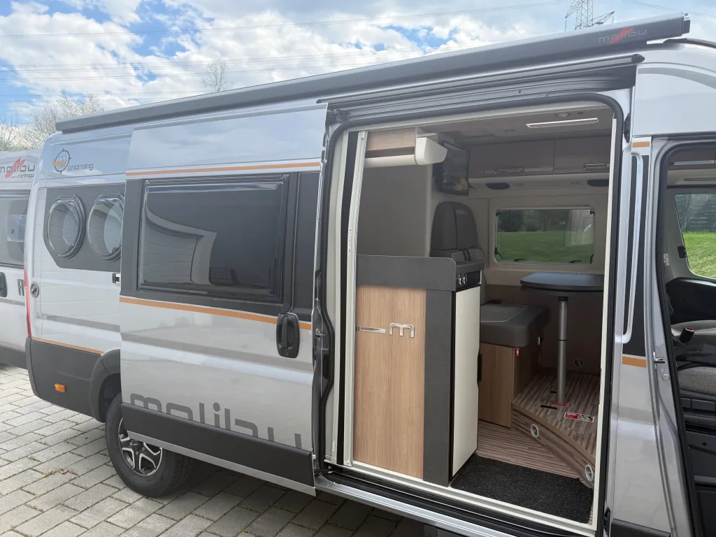 Bild 9: Malibu Van First Class - Two Rooms 640 LE RB