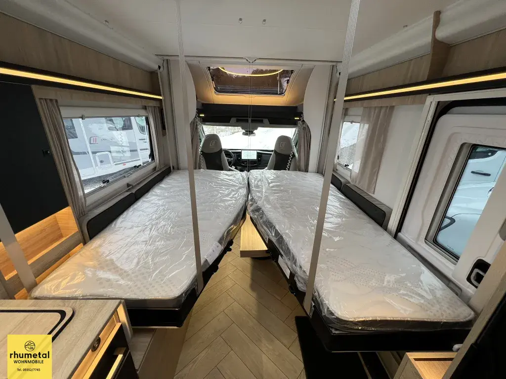 Bild 25: Challenger Teilintegriert 270 Graphite Edition