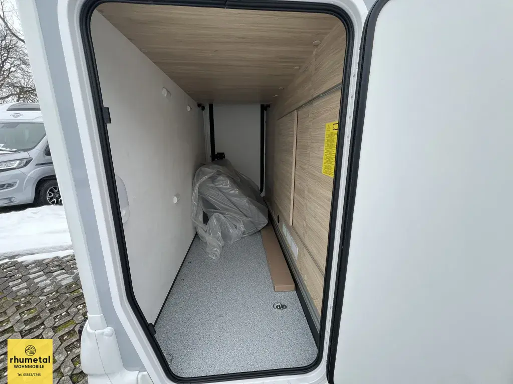 Bild 49: Challenger Teilintegriert 270 Graphite Edition