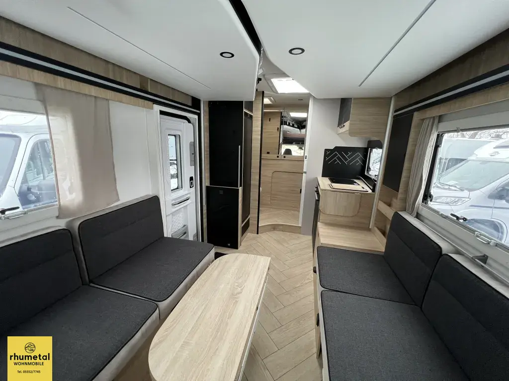 Bild 57: Challenger Teilintegriert 270 Graphite Edition