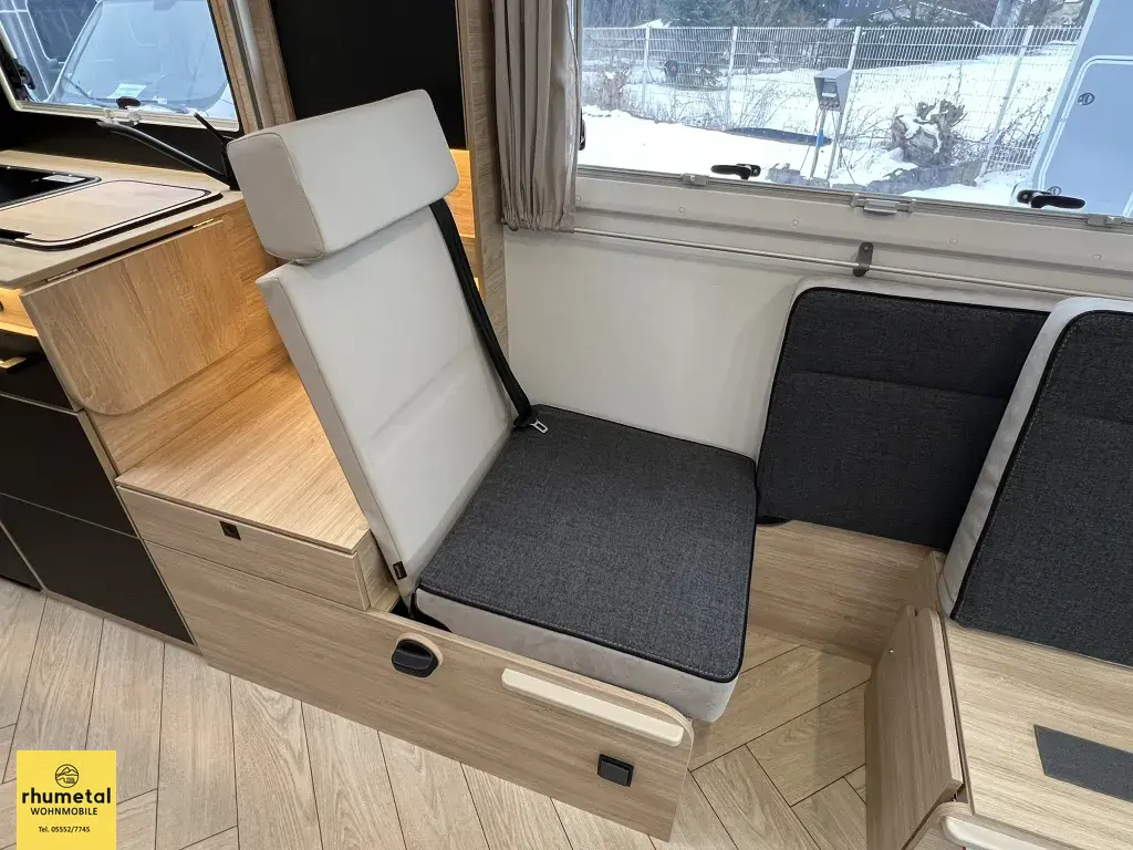 Bild 73: Challenger Teilintegriert 270 Graphite Edition